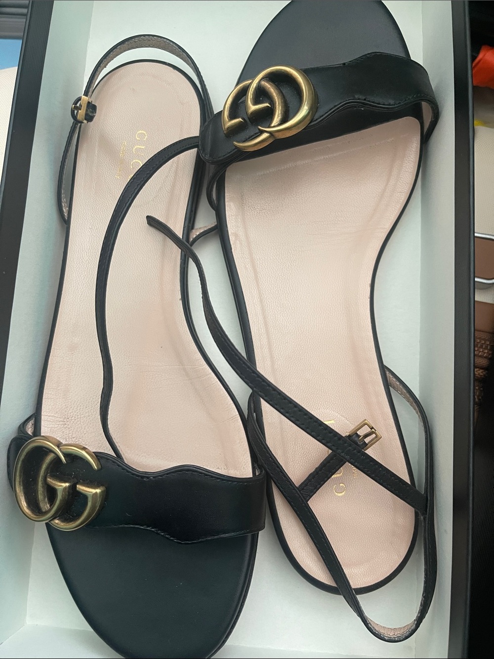 Gucci flat Black Leather Sandals with Gold Double G Accent - Picture 5 of 7